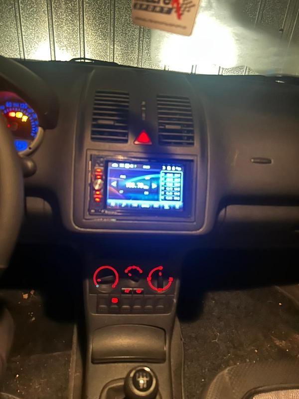 Schwarz Gebraucht 2001 VW Golf IV Kleinwagen | 999 € - Bild 1/4