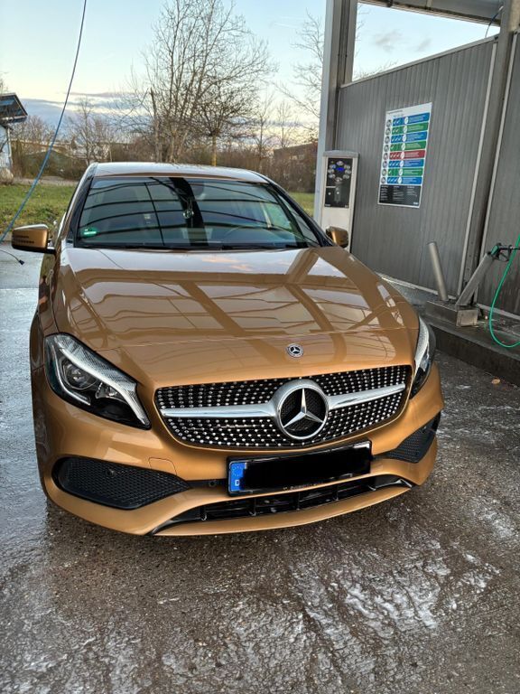 Gold Gebraucht 2018 Mercedes A180 AMG line Kleinwagen | 16.100 € - Bild 1/4