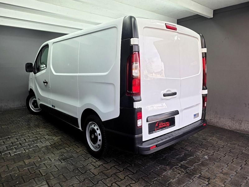 Second-hand Renault Trafic 121 CP (88 kW) 2017 Alb Monovolum