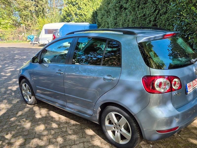 Gebraucht VW Golf VI Team 122 PS (89 kW) 2010 Blau Kleinwagen