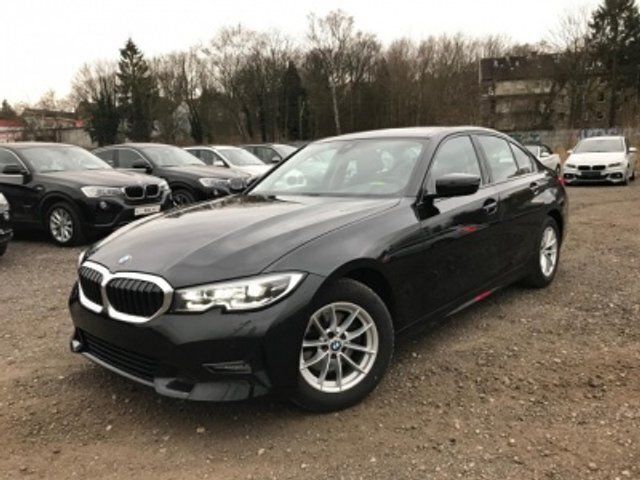 Schwarz metallic Gebraucht 2020 BMW 320 Sport Line Limousine | 32.850 € (Etwas zu teuer) - Bild 1/4