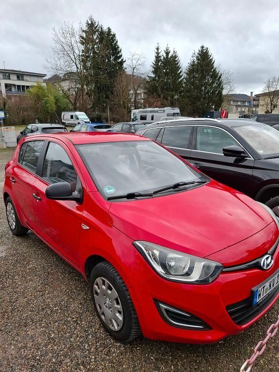 Gebraucht Hyundai i20 Edition 86 PS (63 kW) 2013 Rot Kleinwagen