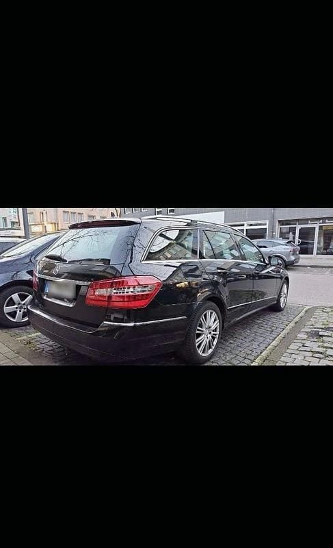 Gebraucht Mercedes E200 Elegance 184 PS (135 kW) 2012 Schwarz Kombi