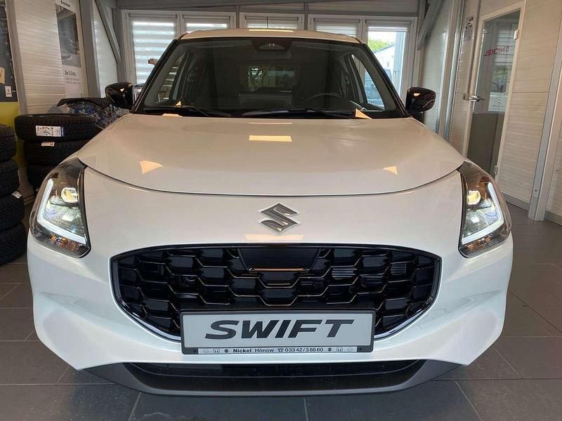 Gebraucht Suzuki Swift 83 PS (61 kW) 2025 Weiß Kleinwagen