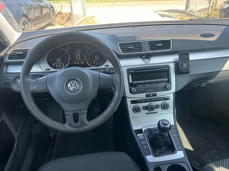 Gebraucht VW Passat Trendline 140 PS (102 kW) 2012 Silber Kombi