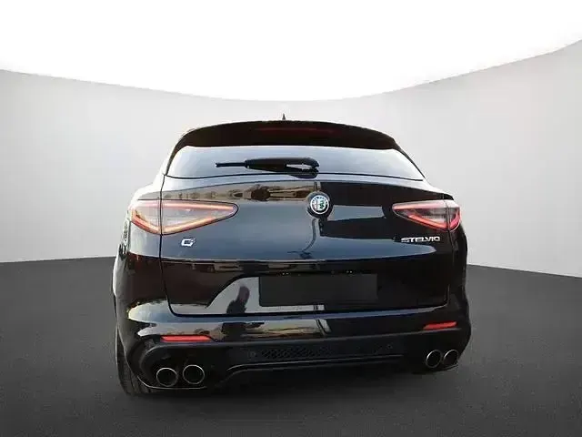 Gebraucht Alfa Romeo Stelvio Quadrifoglio 510 PS (375 kW) 2022 Colore esterno (nero vulcano, metallic) SUV