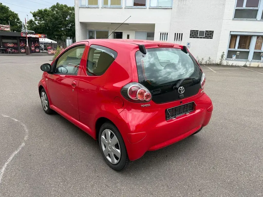Gebraucht Toyota Aygo Cool 68 PS (50 kW) 2011 Rot Kleinwagen