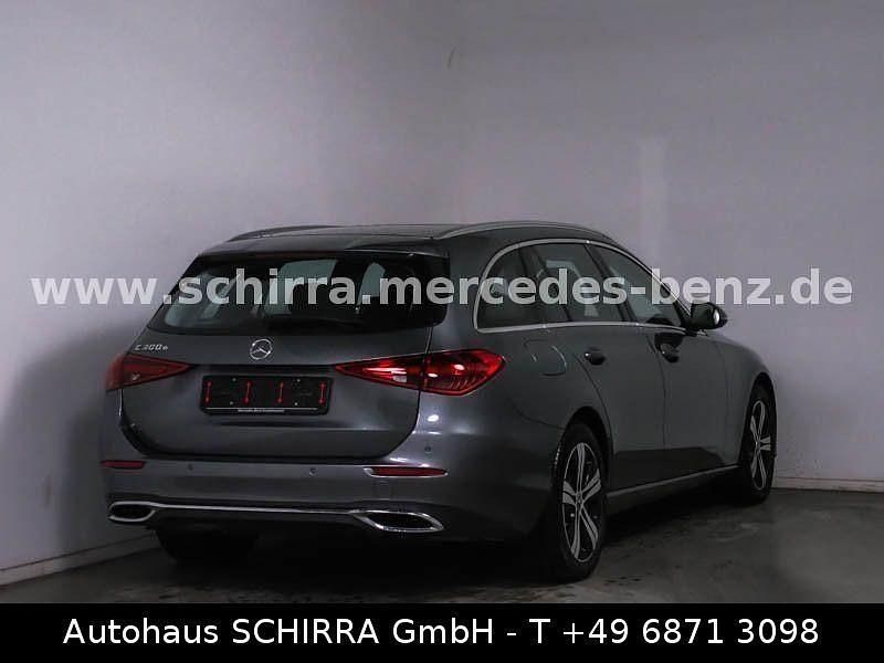 Gebraucht Mercedes C300e 204 PS (150 kW) 2024 Grau Limousine
