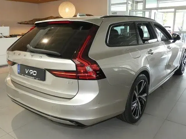 Gebraucht Volvo V90 Ultimate 197 PS (144 kW) 2023 Bright dusk (silber) Kombi
