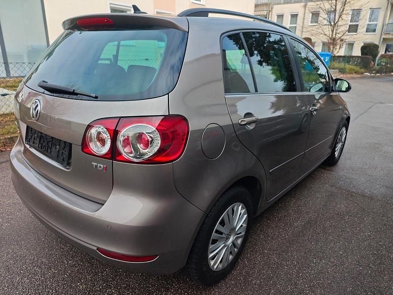 Gebraucht VW Golf VII Match 105 PS (77 kW) 2012 Braun Kleinwagen