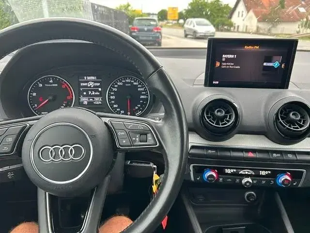 Gebraucht Audi Q2 Basis 116 PS (85 kW) 2017 Schwarz SUV
