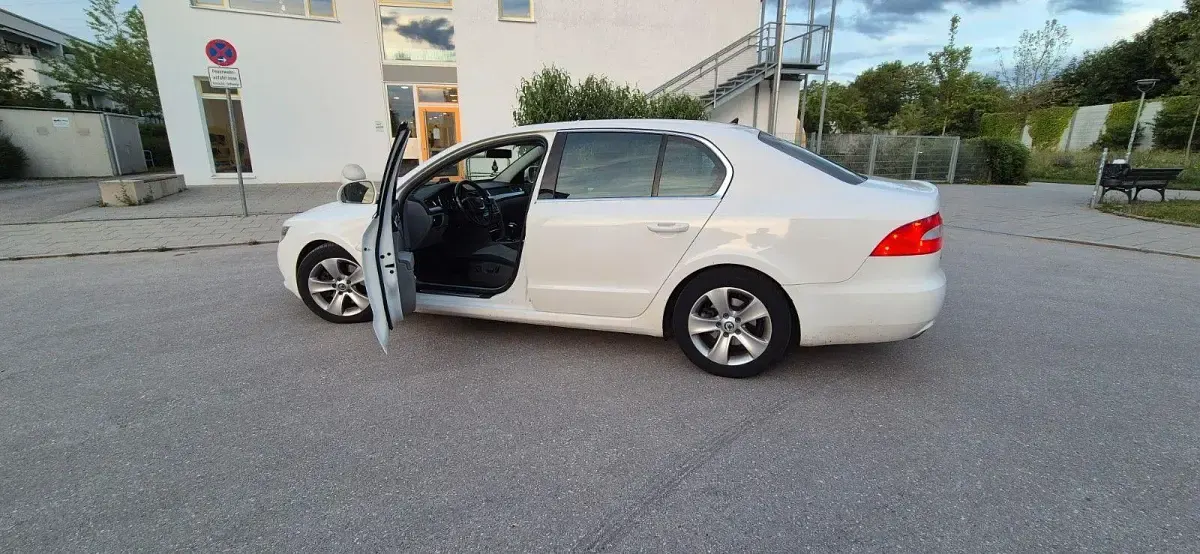 Gebraucht Skoda Superb Comfort 160 PS (117 kW) 2009 Weiß Limousine