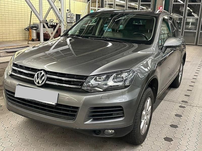 Grau Gebraucht 2011 VW Touareg SUV | 10.800 € (Guter Preis) - Bild 1/4