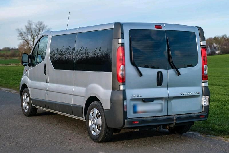Gebraucht Opel Vivaro 114 PS (83 kW) 2012 Silber Van / Kleinbus