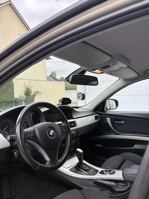 Gebraucht BMW 318 Exclusive 143 PS (105 kW) 2011 Limousine