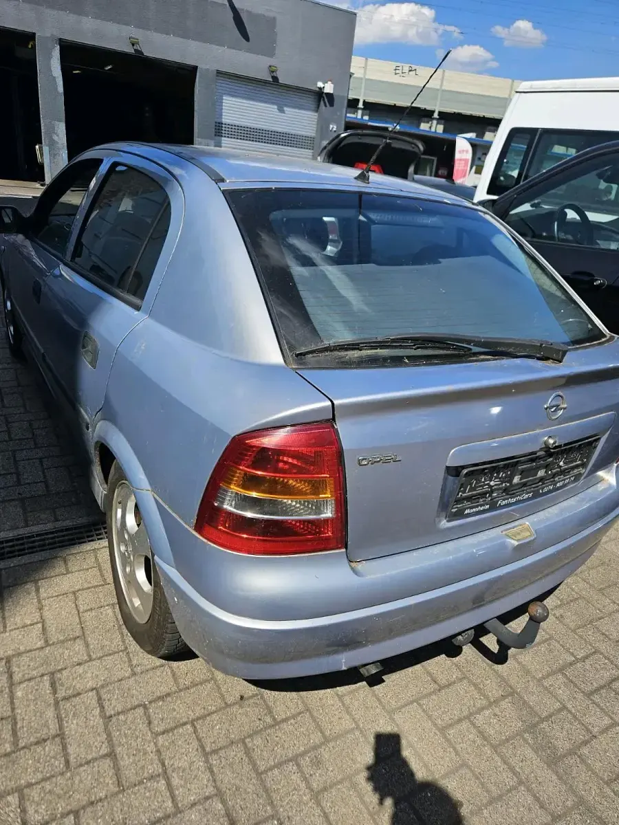 Gebraucht Opel Astra 105 PS (77 kW) 2000 Grau Limousine