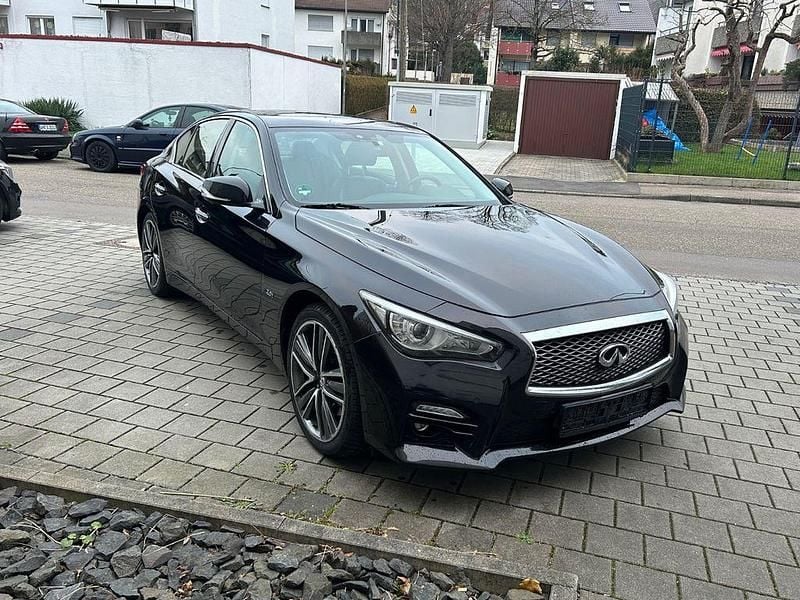 Schwarz Gebraucht 2015 Infiniti Q50 Sport Tech Limousine | 7.999 € - Bild 1/4