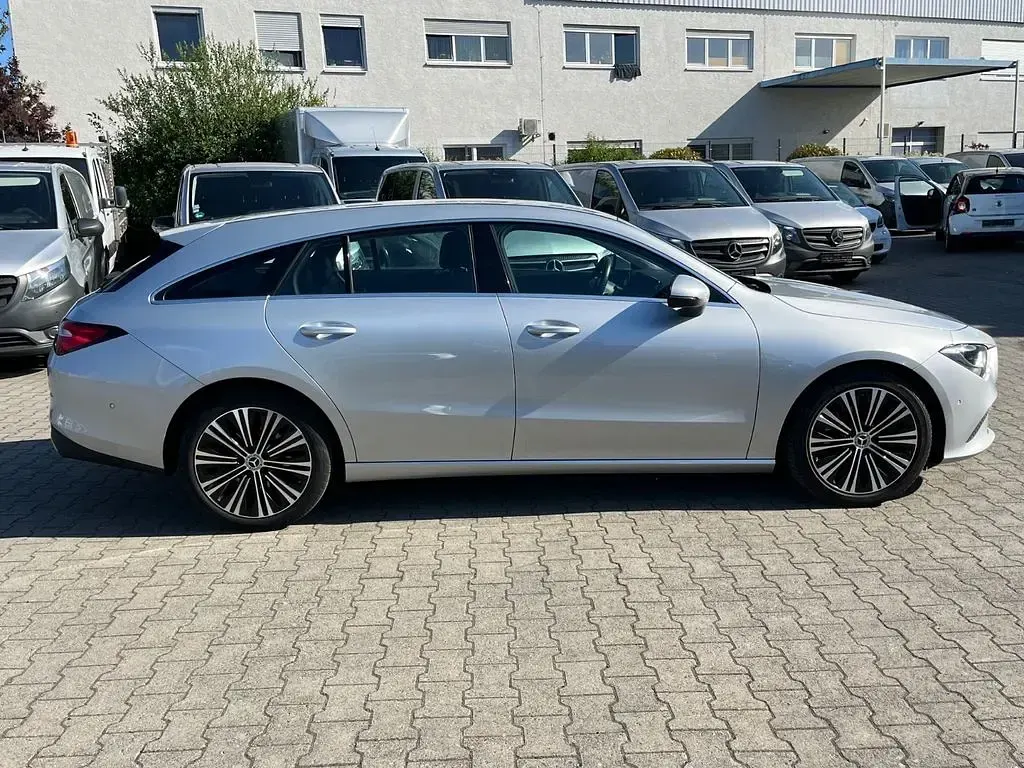 Gebraucht Mercedes CLA220 Shooting Brake 190 PS (139 kW) 2021 Silber Kombi