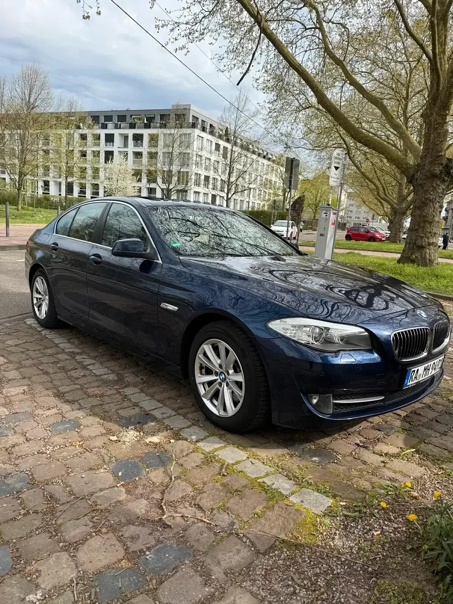 Gebraucht BMW 528 245 PS (180 kW) 2011 Blau Limousine
