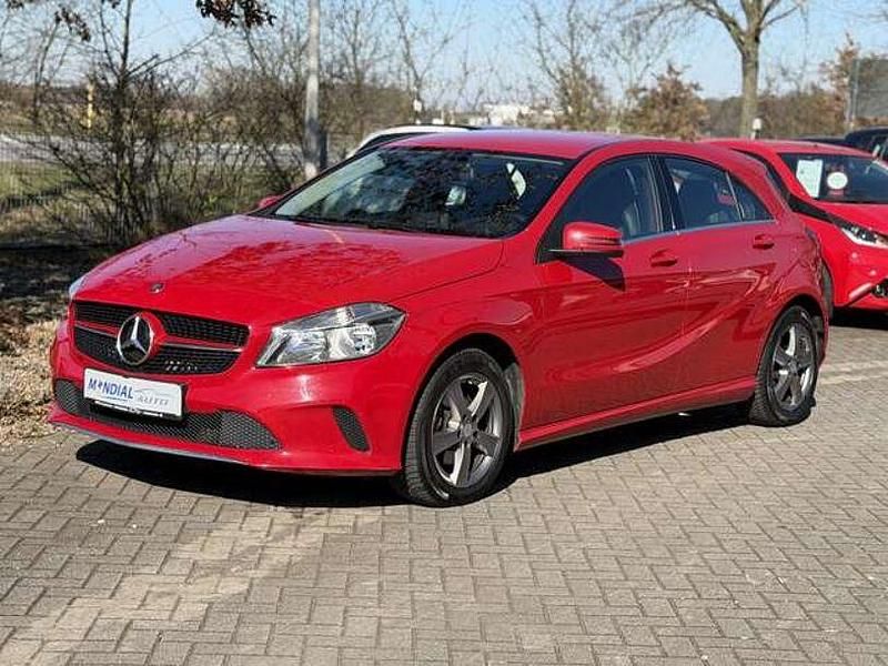 Gebraucht Mercedes A180 122 PS (89 kW) 2015 Jupiterrot  unilack Kleinwagen