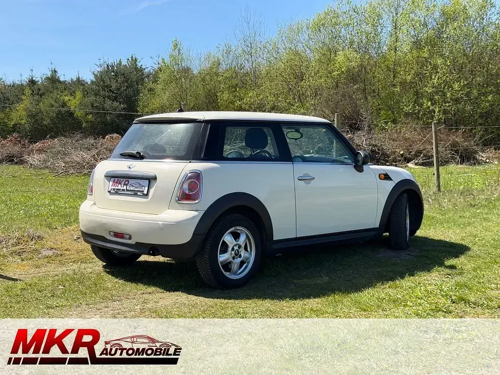 Begagnad Mini ONE 75 HK (55 kW) 2011 Vit Halvkombi