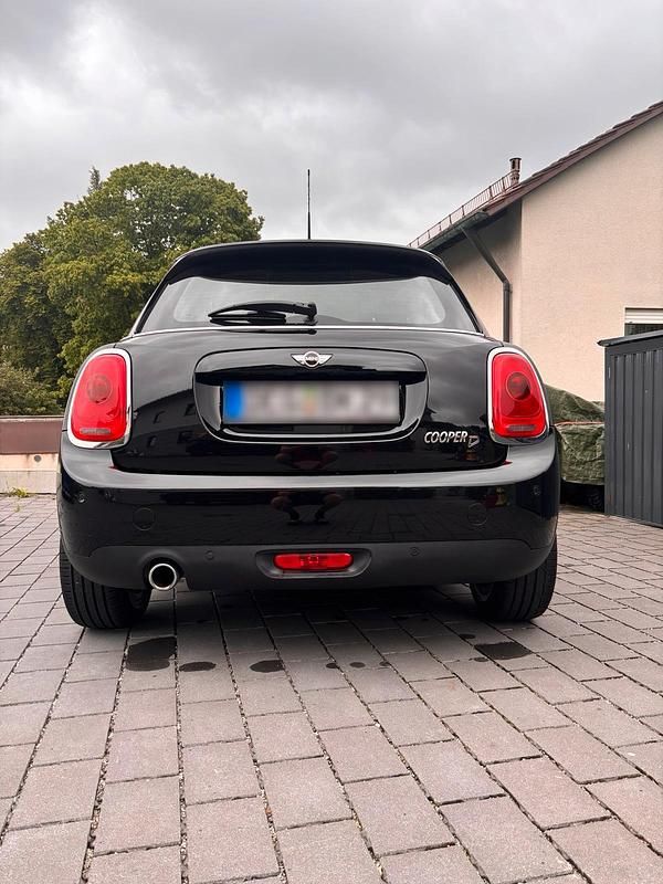 Second-hand Mini Cooper D 115 CP (84 kW) 2017 Negru Hatchback