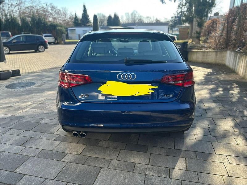 Gebraucht Audi A3 Ambiente 140 PS (102 kW) 2014 Blau Limousine