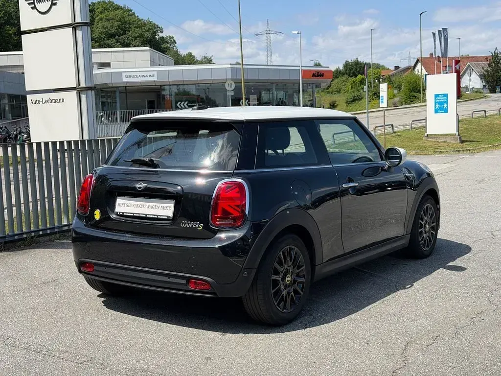 Gebraucht Mini Cooper SE Classic 135 kW (184 PS) 2023 Schwarz Kleinwagen