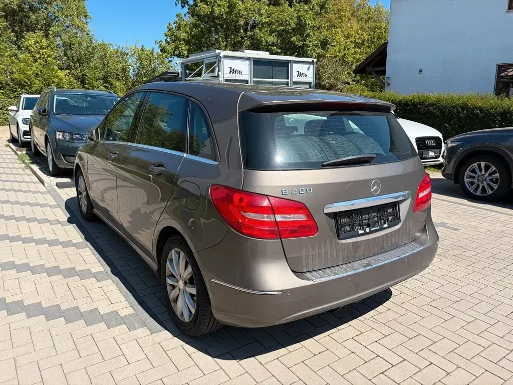 Gebraucht Mercedes B200 156 PS (114 kW) 2012 Grau Kleinwagen