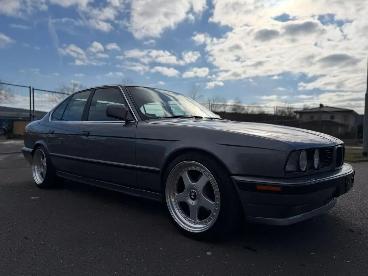 Używany BMW 520 150 KM (110 kW) 1991 Szary Sedan/Limuzyna