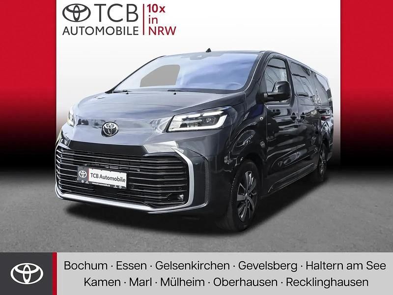 Grau Gebraucht 2025 Toyota Proace Verso Team Kombi | 42.988 € (Fairer Preis) - Bild 1/4