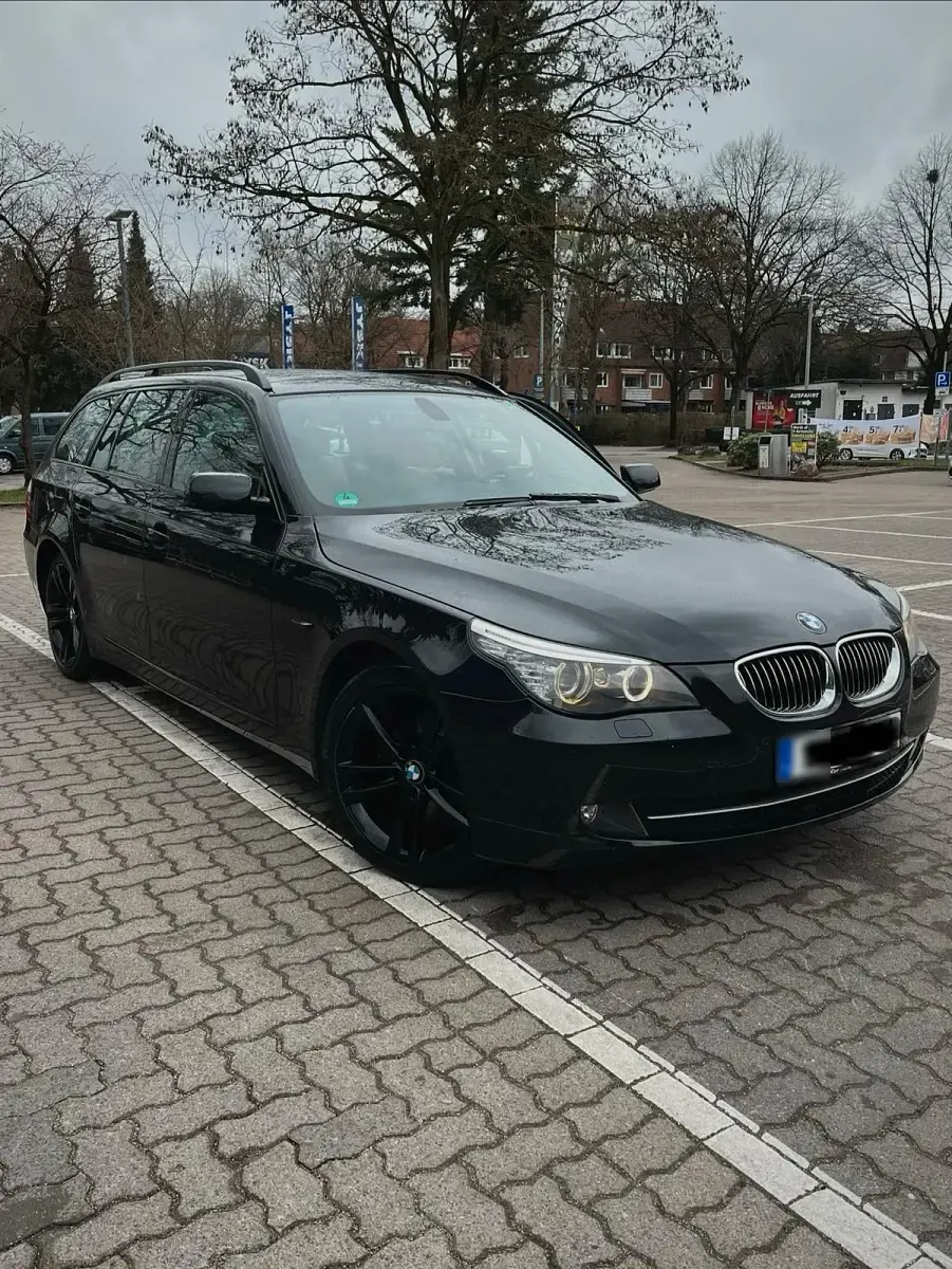 Gebraucht BMW 523 190 PS (139 kW) 2008 Schwarz Kombi