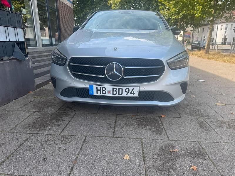 Silber Gebraucht 2020 Mercedes B220 Van / Kleinbus | 20.000 € (Guter Preis) - Bild 1/4