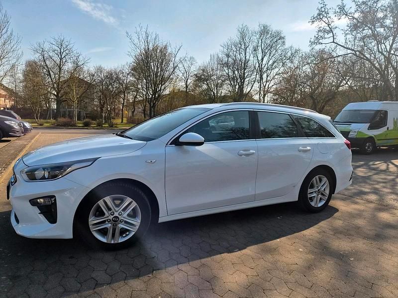 Gebraucht Kia Ceed 2019 Weiß Kleinwagen