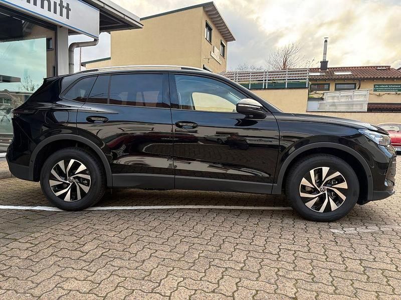 Neu VW Tiguan 150 PS (110 kW) 2025 Schwarz SUV