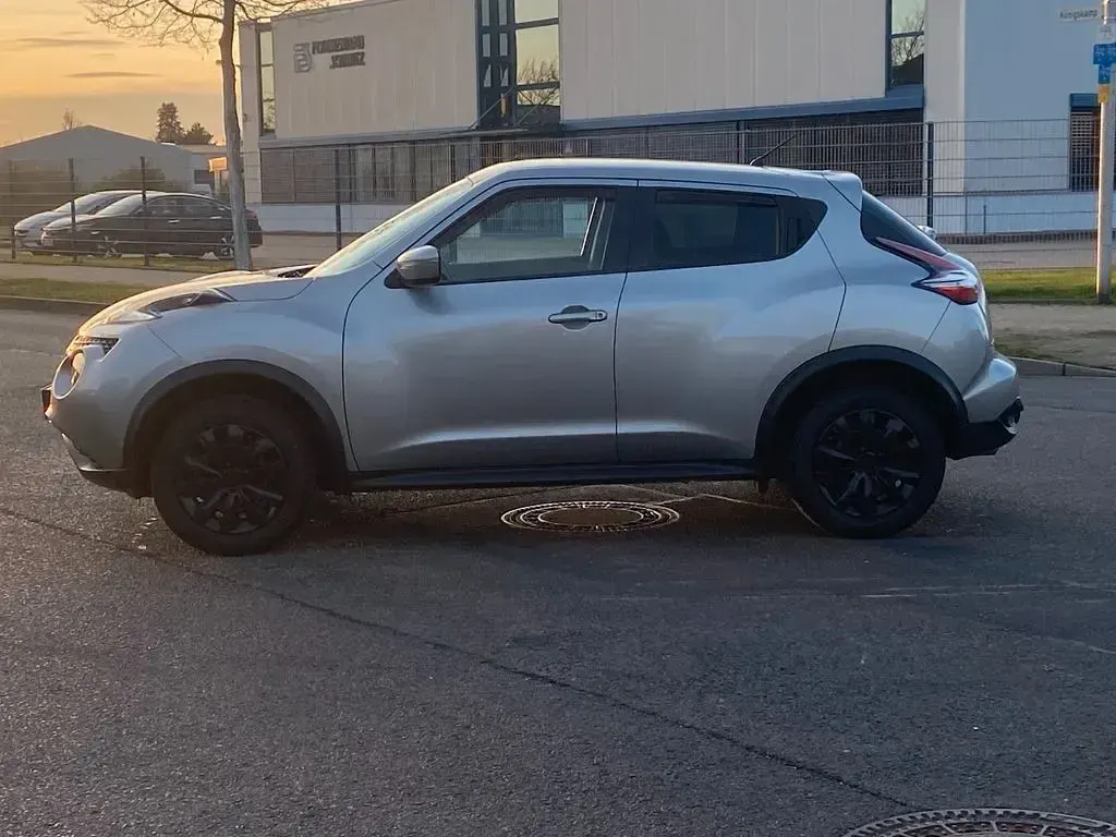 Gebraucht Nissan Juke Acenta 117 PS (86 kW) 2015 Silber SUV