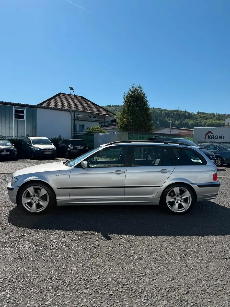 Gebraucht BMW 320 150 PS (110 kW) 2003 Silber Kombi