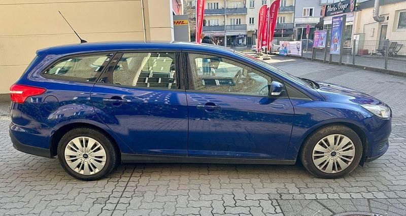 Gebraucht Ford Focus Business Edition 101 PS (74 kW) 2016 Blau Limousine