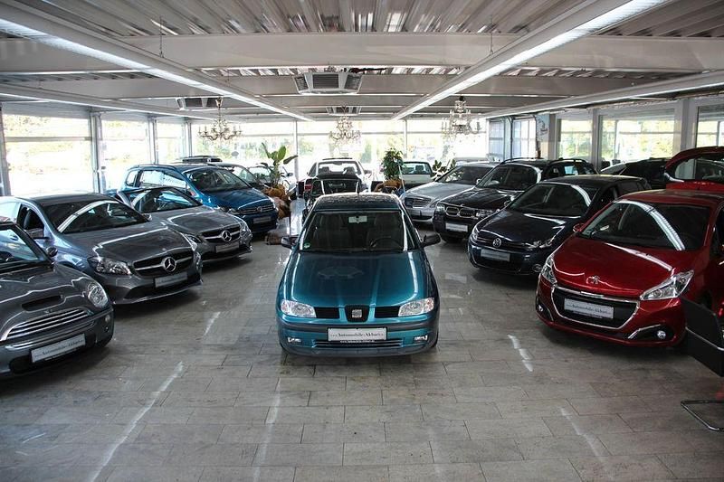 Grün Gebraucht 2000 Seat Ibiza Comfort Limousine | 1.000 € (Fairer Preis) - Bild 1/4