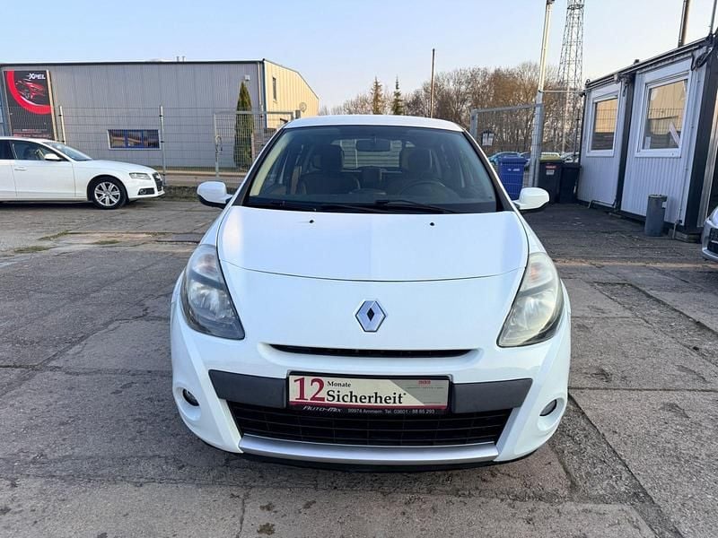 Gebraucht Renault Clio III Dynamique 101 PS (74 kW) 2011 Weiß Kleinwagen