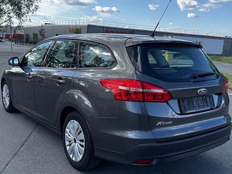 Gebraucht Ford Focus 120 PS (88 kW) 2015 Grau Limousine