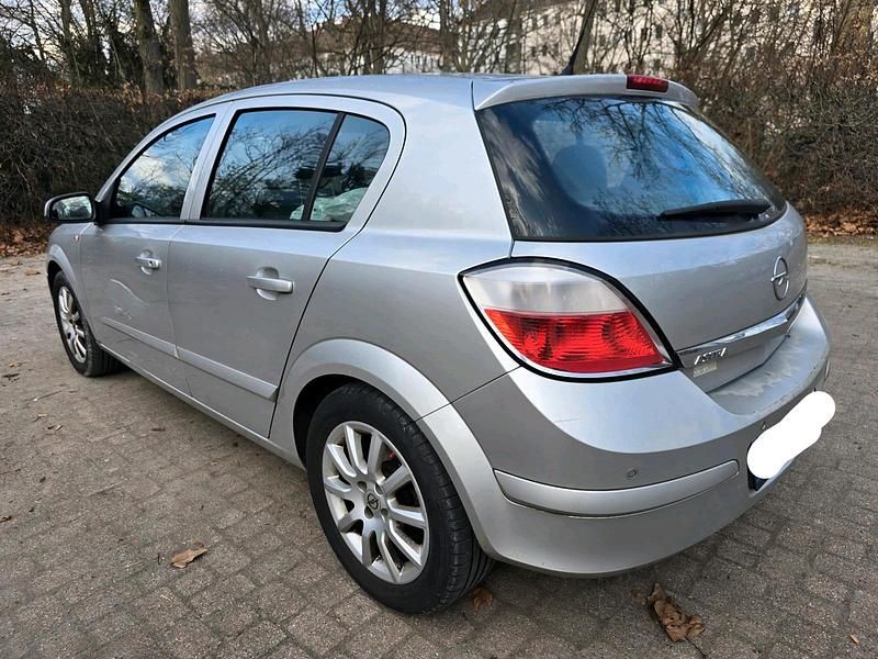 Gebraucht Opel Astra 90 PS (66 kW) 2004 Silber Limousine