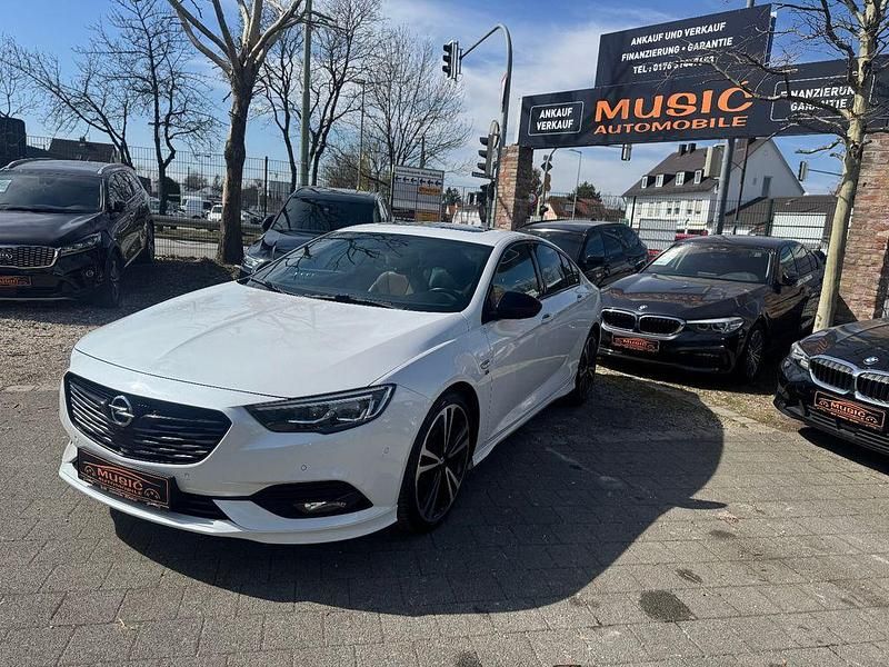 Weiß Gebraucht 2019 Opel Insignia Business Innovation Limousine | 16.950 € (Teuer) - Bild 1/4
