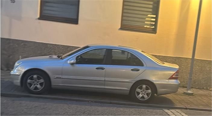 Gebraucht Mercedes C180 145 PS (106 kW) 2003 Silber Limousine