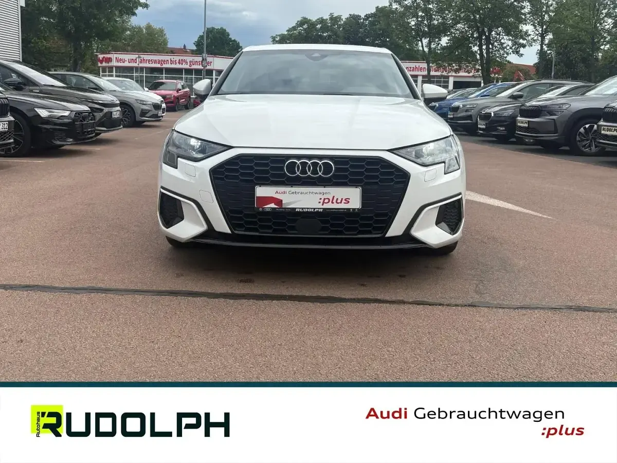 Używany Audi A3 Advanced 116 KM (85 kW) 2023 Biały Sedan/Limuzyna