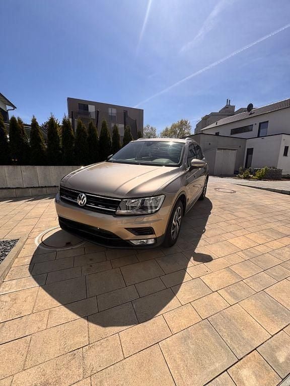Gebraucht VW Tiguan Sound 150 PS (110 kW) 2017 Gold SUV