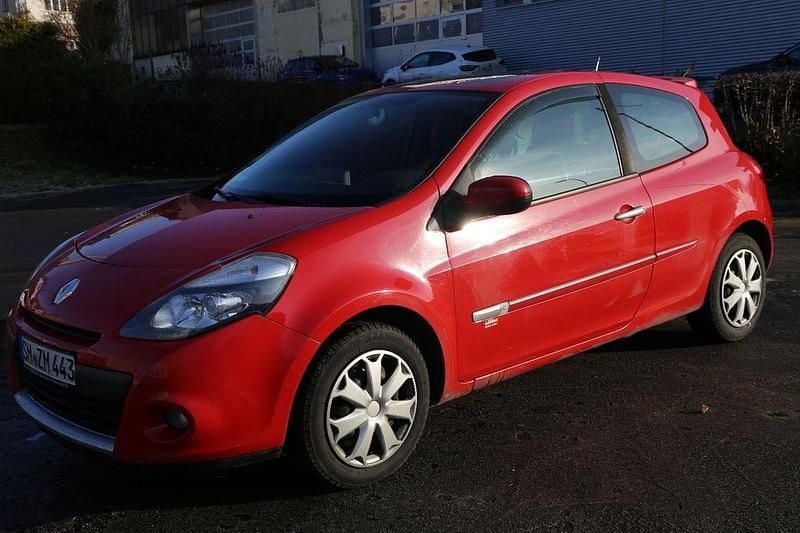 Gebraucht Renault Clio II Dynamique 101 PS (74 kW) 2009 Rot Limousine