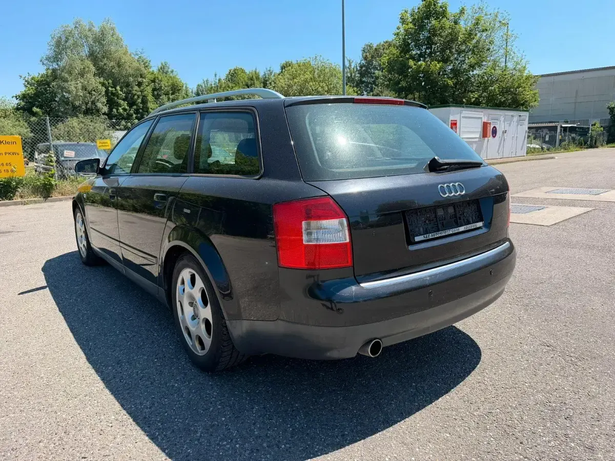 Gebraucht Audi A4 102 PS (75 kW) 2003 Schwarz Kombi