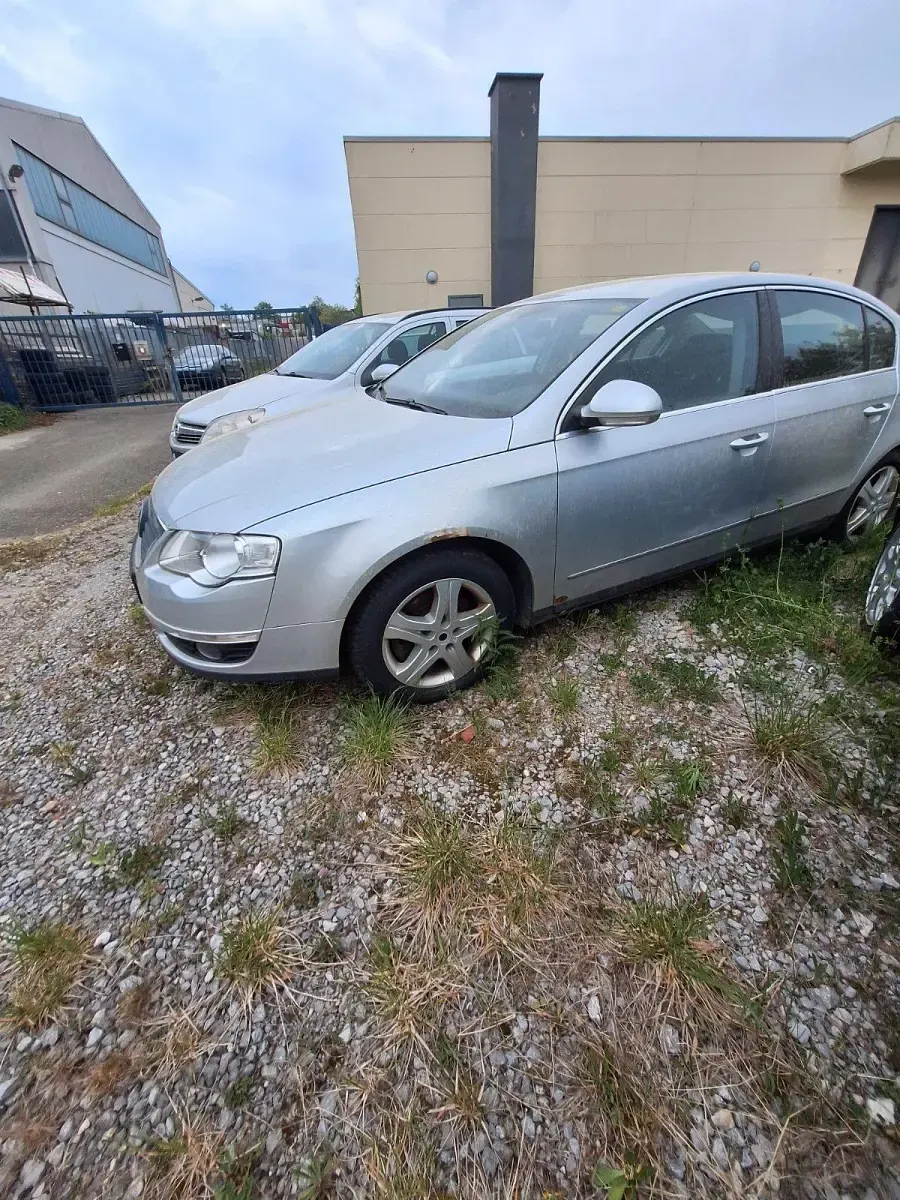 Second-hand VW Passat Comfortline 140 CP (102 kW) 2005 Argintiu Berlinǎ