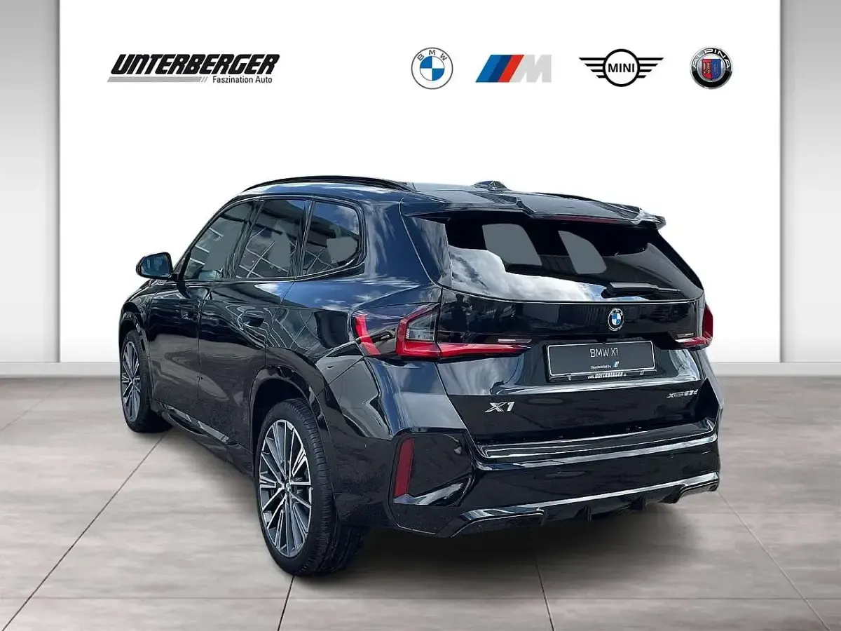 Neu BMW X1 M Sport 211 PS (155 kW) 2026 Saphirschwarz SUV